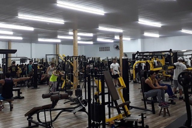 Área de pernas com leg press
